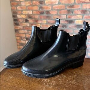 Sleek Ted Baker Black Ankle Rain Boots